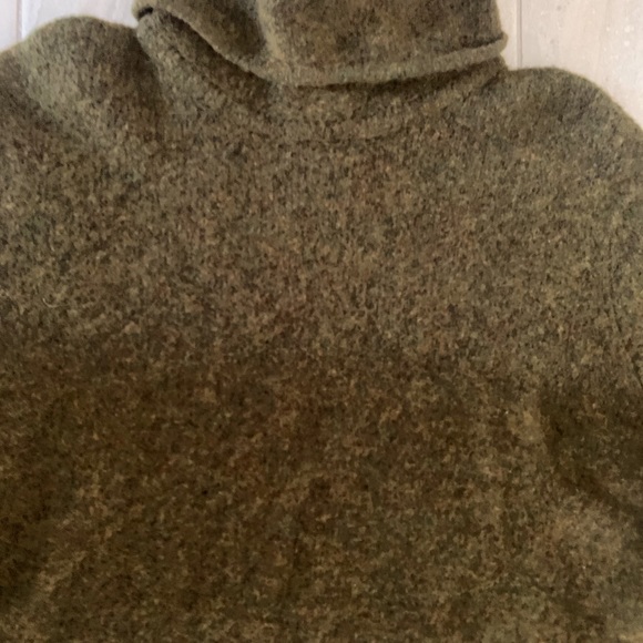 Jones New York Ladies Olive Green Turtleneck Sweater Medium. - Picture 3 of 5